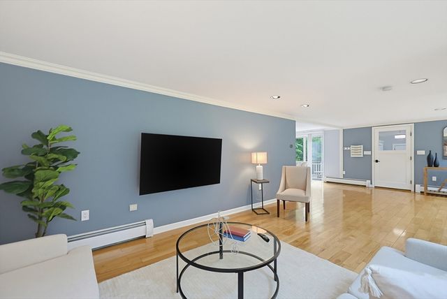 36 Stewart St, West Newbury, MA 01985