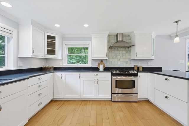36 Stewart St, West Newbury, MA 01985