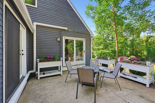 36 Stewart St, West Newbury, MA 01985