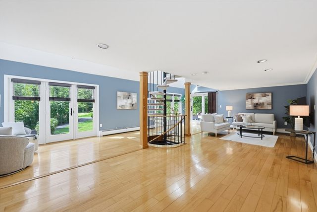 36 Stewart St, West Newbury, MA 01985