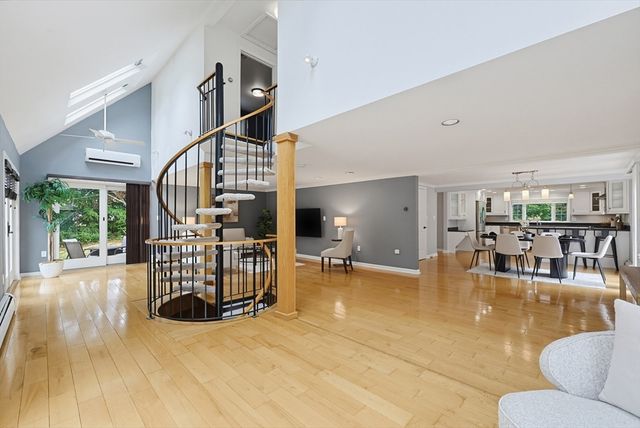 36 Stewart St, West Newbury, MA 01985