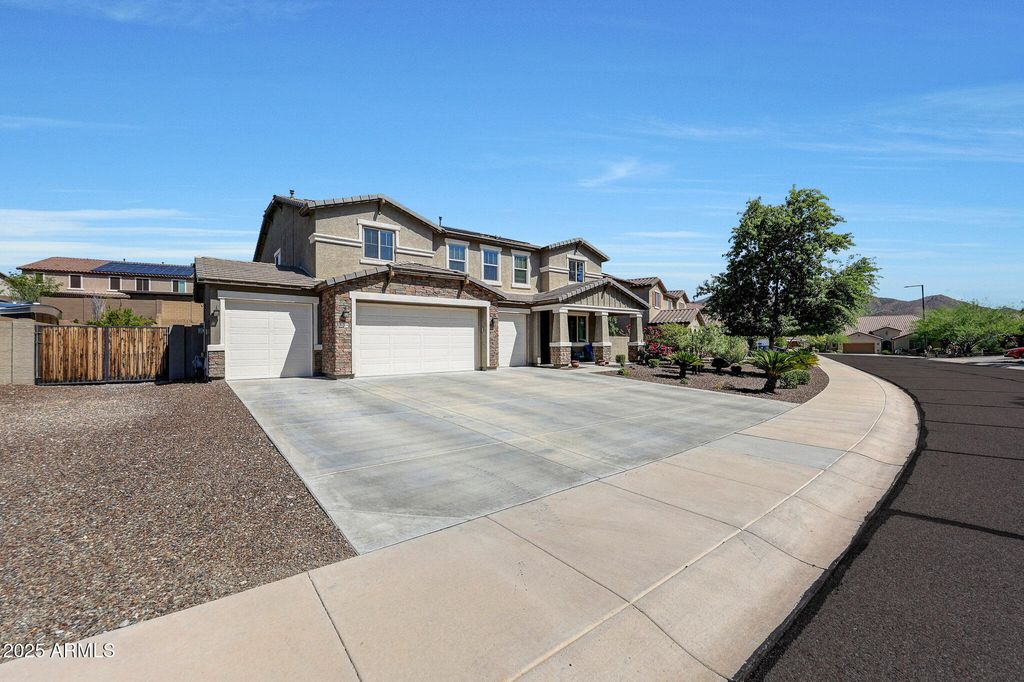 3724 W LANHAM Drive, New River, AZ 85087