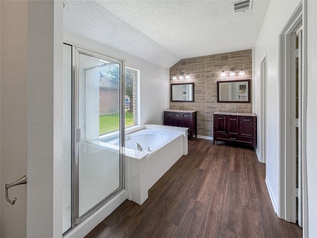 2516 Fairway View Drive, Burleson, TX 76028