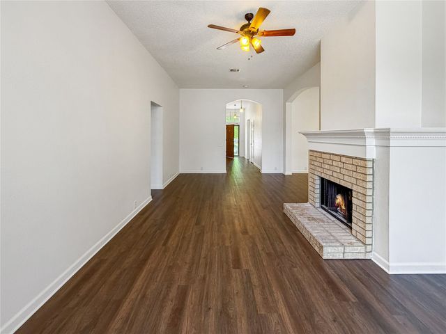 2516 Fairway View Drive, Burleson, TX 76028