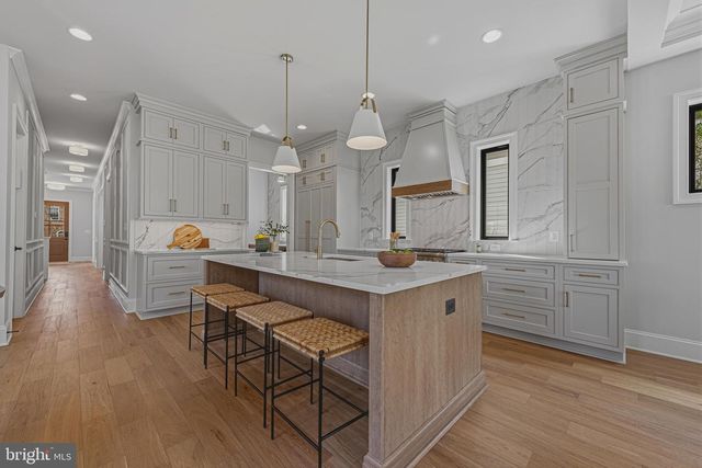 724 N CLEVELAND ST, Arlington, VA 22201