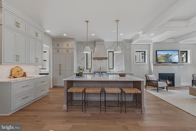 724 N CLEVELAND ST, Arlington, VA 22201