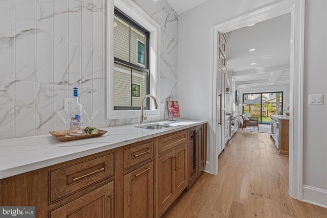 724 N CLEVELAND ST, Arlington, VA 22201