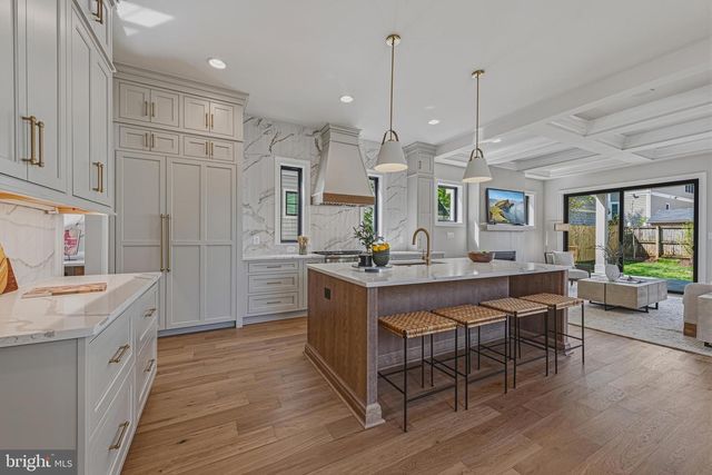 724 N CLEVELAND ST, Arlington, VA 22201