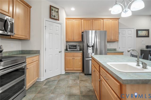 4901 Claybon Ln, Chester, VA 23831