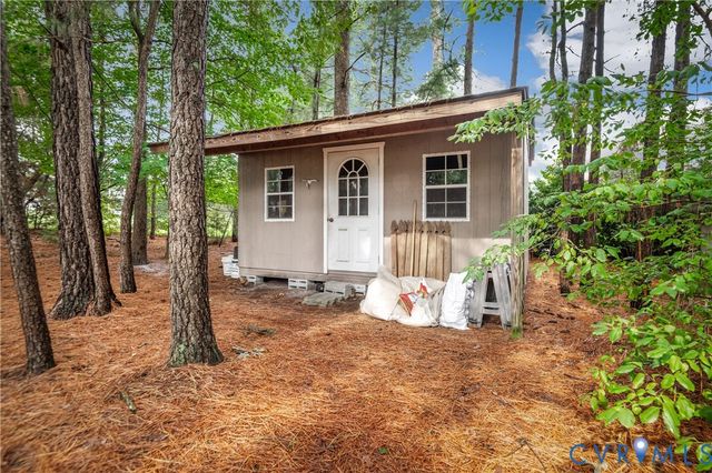 4901 Claybon Ln, Chester, VA 23831