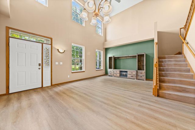 941 Newport Avenue, Shakopee, MN 55379
