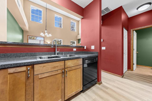 941 Newport Avenue, Shakopee, MN 55379