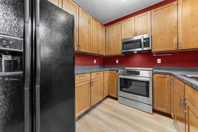 941 Newport Avenue, Shakopee, MN 55379