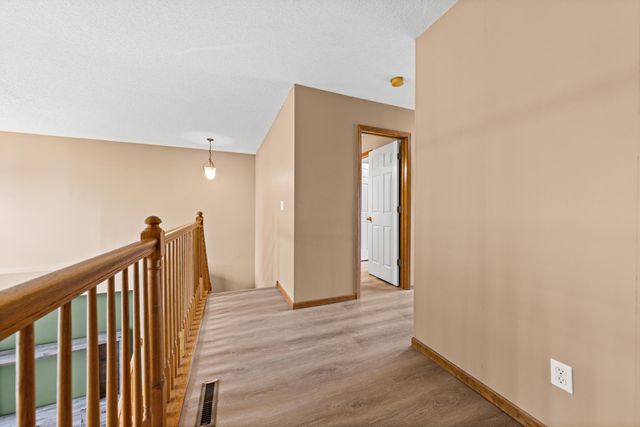 941 Newport Avenue, Shakopee, MN 55379