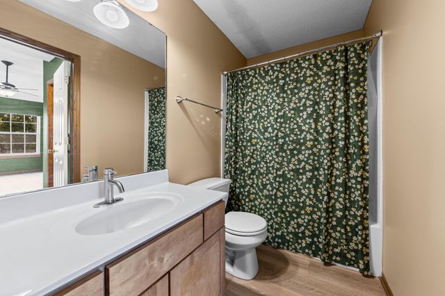 941 Newport Avenue, Shakopee, MN 55379
