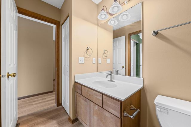 941 Newport Avenue, Shakopee, MN 55379