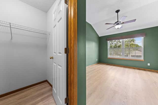 941 Newport Avenue, Shakopee, MN 55379