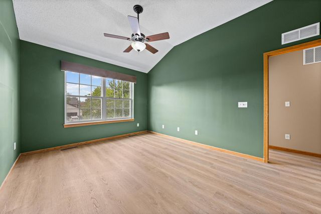 941 Newport Avenue, Shakopee, MN 55379