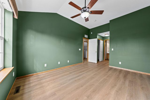 941 Newport Avenue, Shakopee, MN 55379