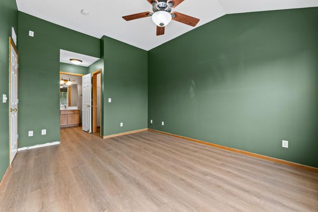 941 Newport Avenue, Shakopee, MN 55379
