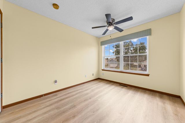 941 Newport Avenue, Shakopee, MN 55379