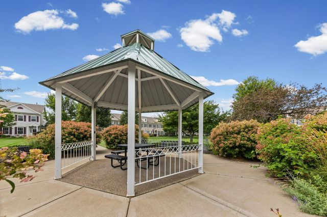941 Newport Avenue, Shakopee, MN 55379