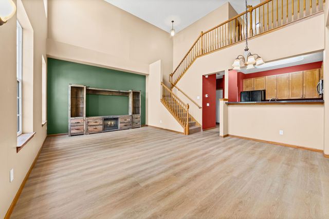 941 Newport Avenue, Shakopee, MN 55379