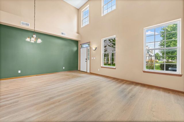 941 Newport Avenue, Shakopee, MN 55379