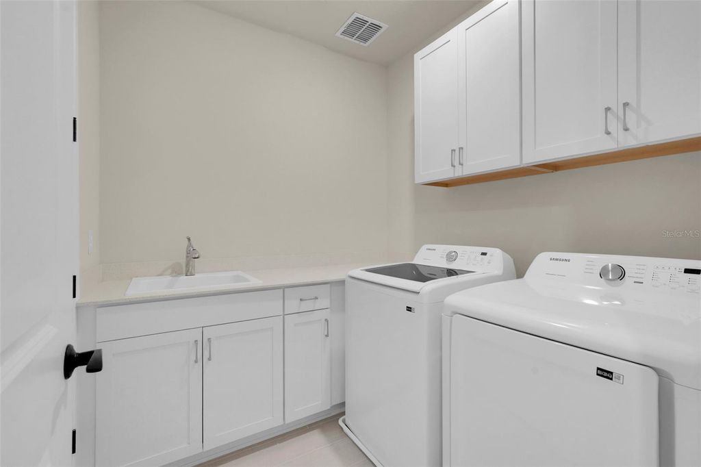 Image 46 of property listing at 13485 PANAMA BEACH COURT, Orlando, FL 32827