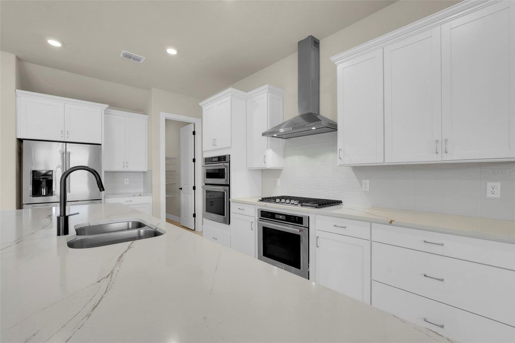 Image 10 of property listing at 13485 PANAMA BEACH COURT, Orlando, FL 32827