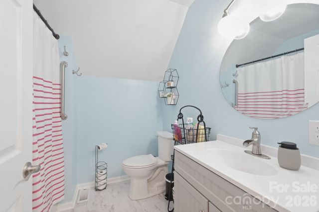 209 Mint Way, Flat Rock, NC 28731