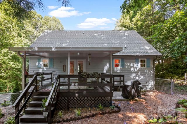 209 Mint Way, Flat Rock, NC 28731