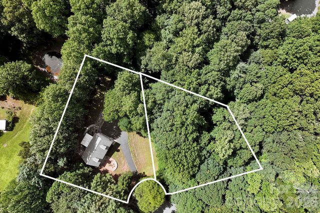 209 Mint Way, Flat Rock, NC 28731