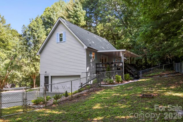 209 Mint Way, Flat Rock, NC 28731