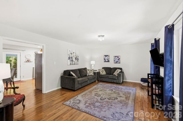 209 Mint Way, Flat Rock, NC 28731