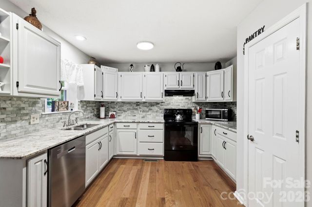 209 Mint Way, Flat Rock, NC 28731