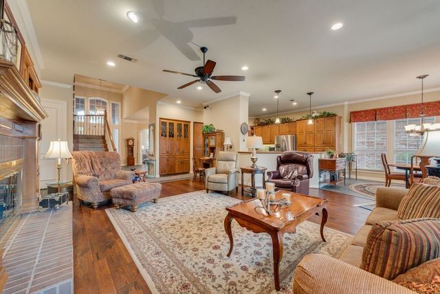 757 Village Green Drive, Desoto, TX 75115