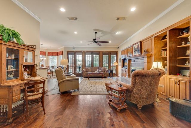 757 Village Green Drive, Desoto, TX 75115