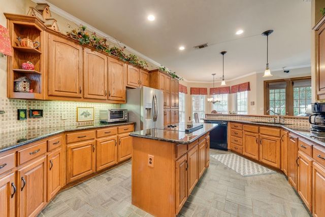 757 Village Green Drive, Desoto, TX 75115