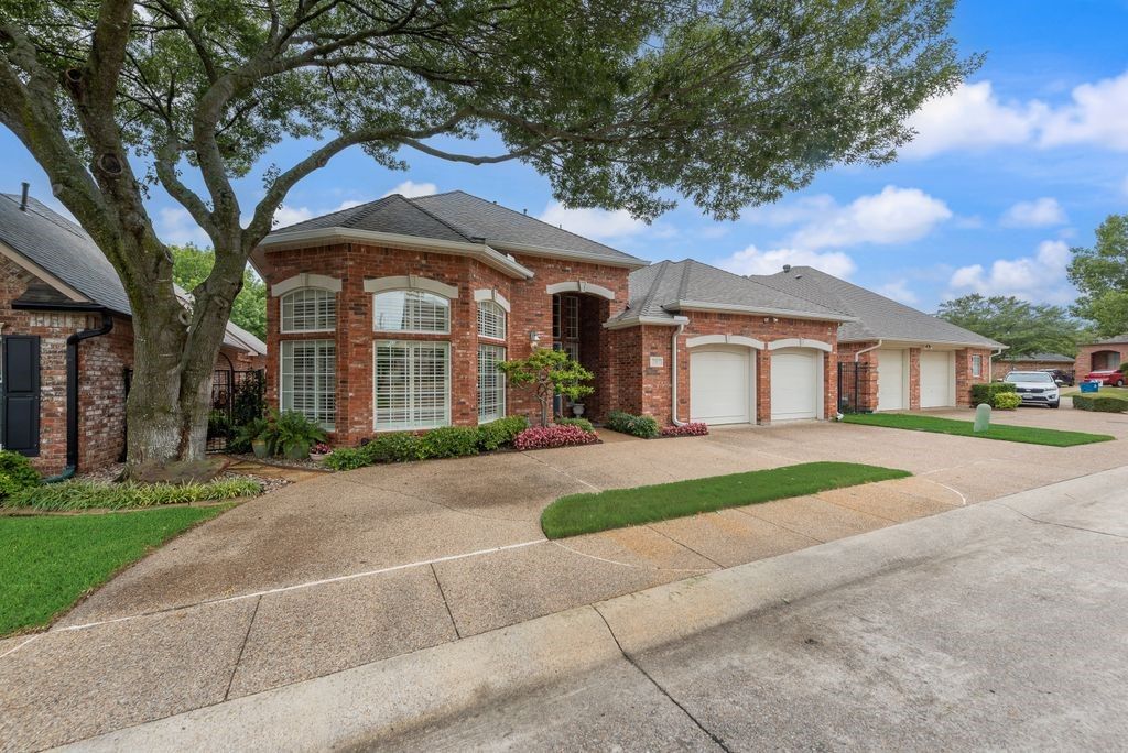 757 Village Green Drive, Desoto, TX 75115