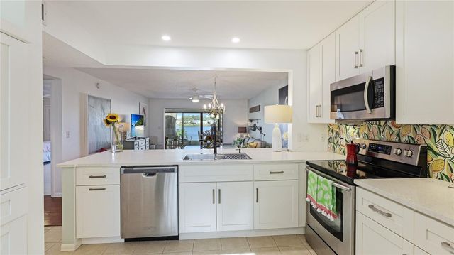 307 TIMBERLAKE DRIVE 307, Bradenton, FL 34210