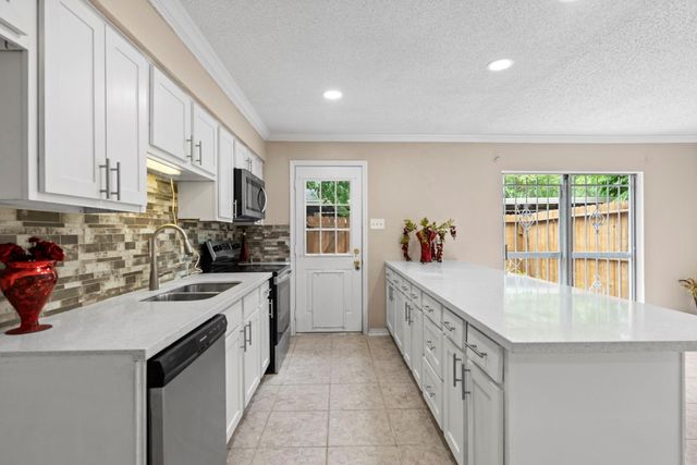 7939 Kendalia Drive, Houston, TX 77036