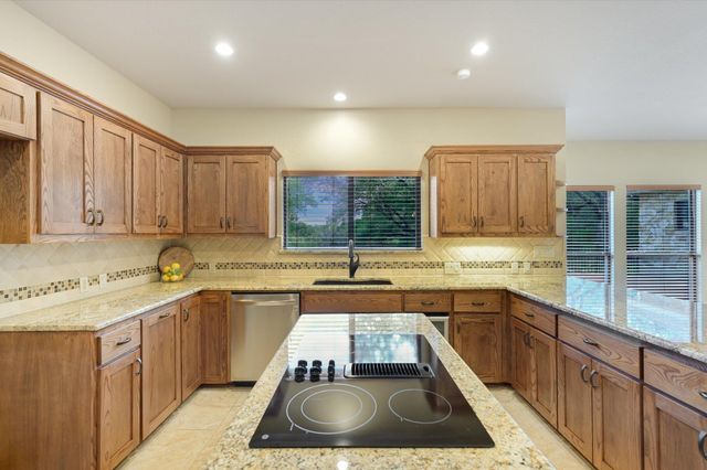9111 Glenlake DR, Austin, TX 78730