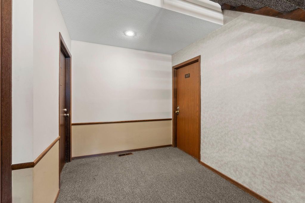 5137 Balmoral Lane, Bloomington, MN 55437 — photo 4