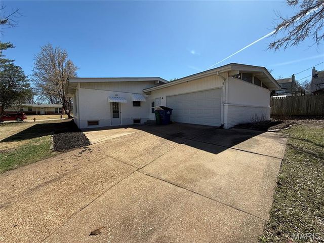 515 Crestvale Drive, Rock Hill, MO 63119