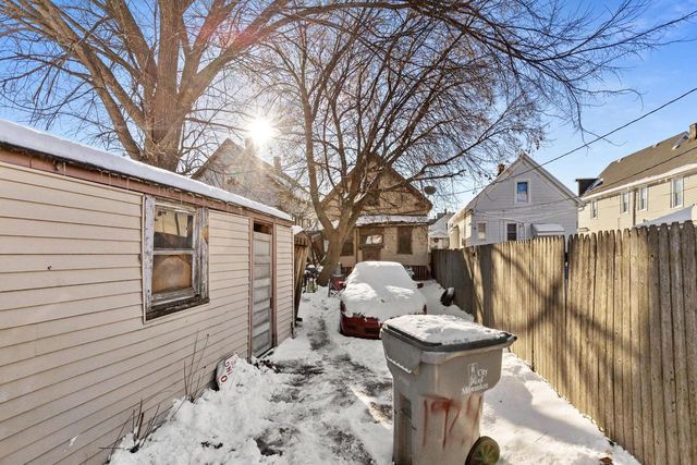 1924 W Grant STREET, Milwaukee, WI 53215