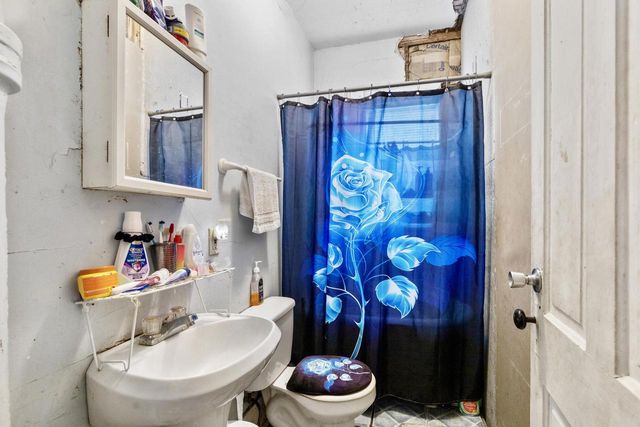 1924 W Grant STREET, Milwaukee, WI 53215