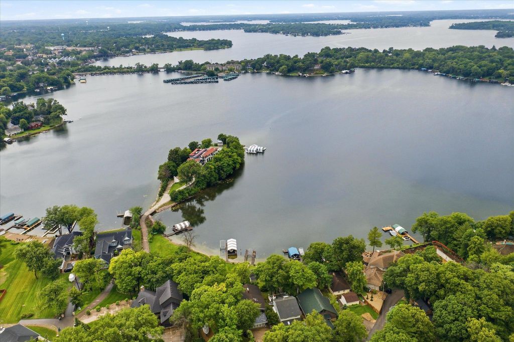 5510 Maple Heights Road, Excelsior, MN 55331