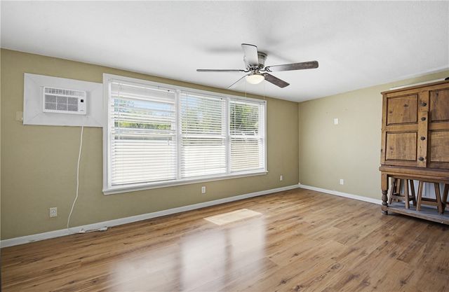 617 S Vista Dr, Sandia, TX 78383