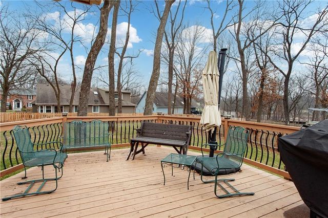 1500 NW Wildwood Drive, Blue Springs, MO 64015